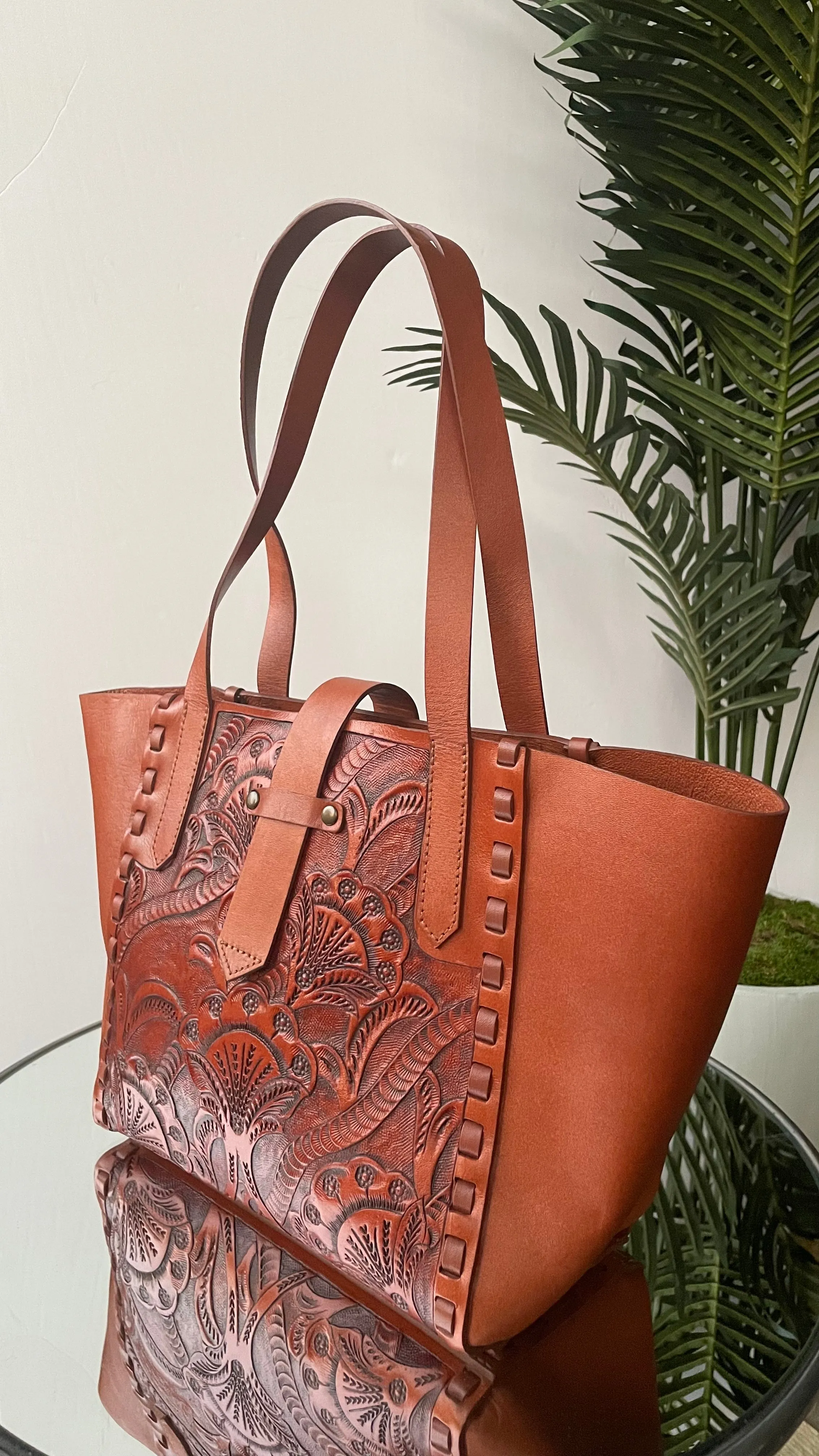 Clemencia tote