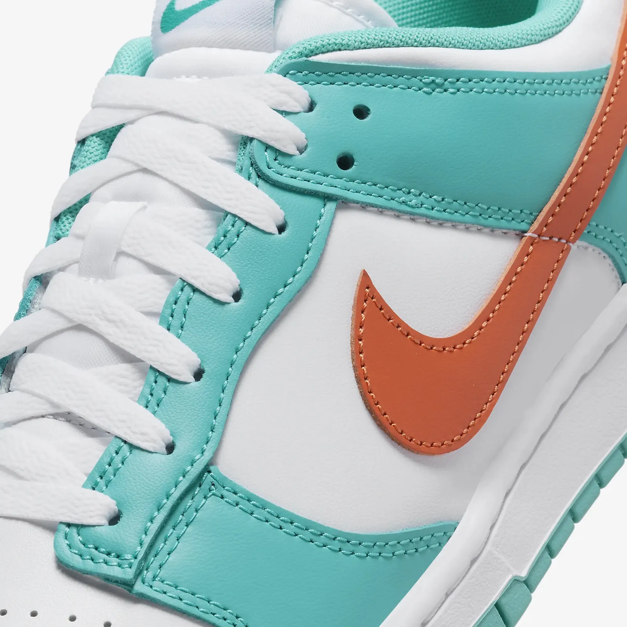 DUNK LOW RETRO 'WHITE/COSMIC CLAY-DUSTY CACTUS'