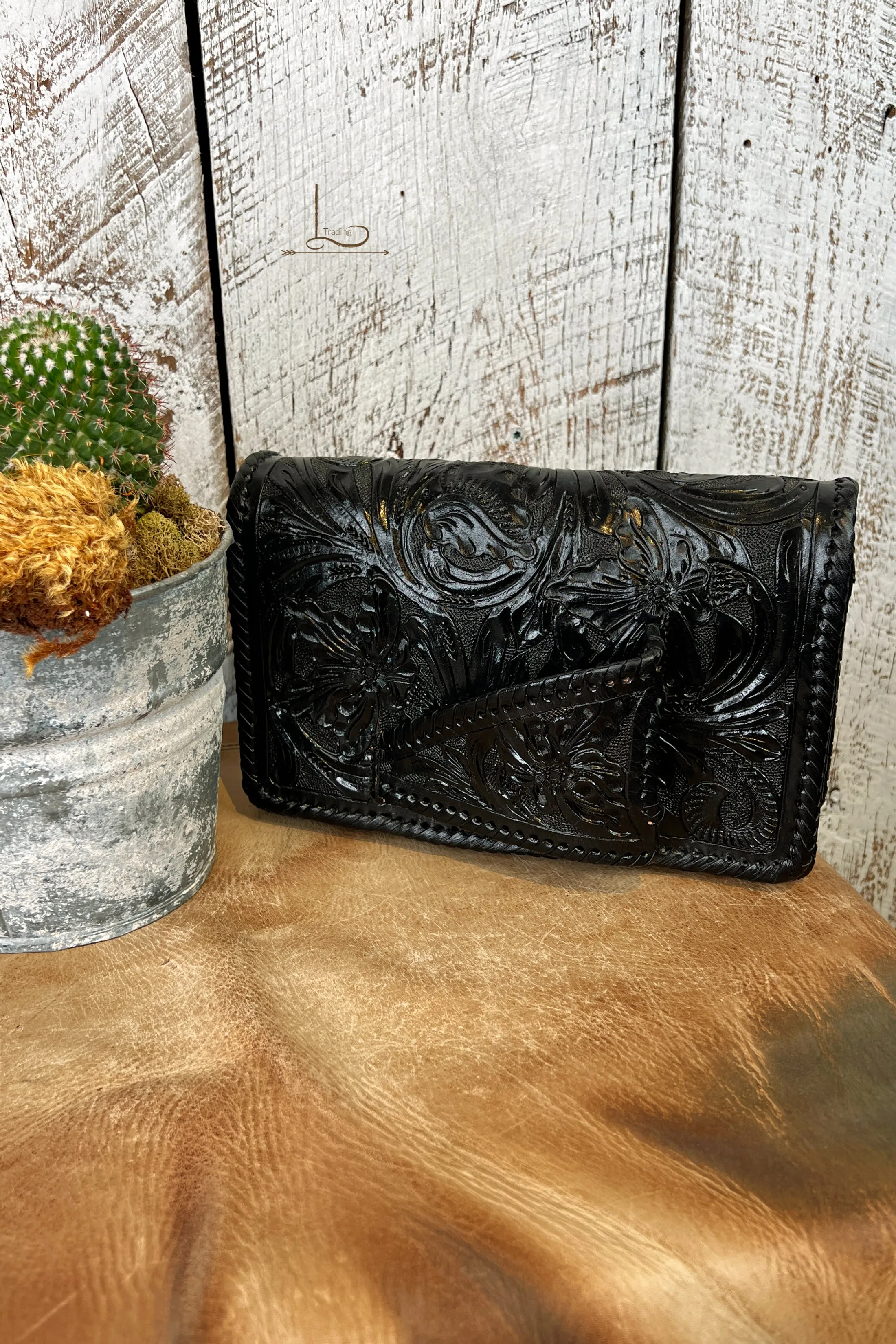 El Guantes Clutch/Crossbody in Black