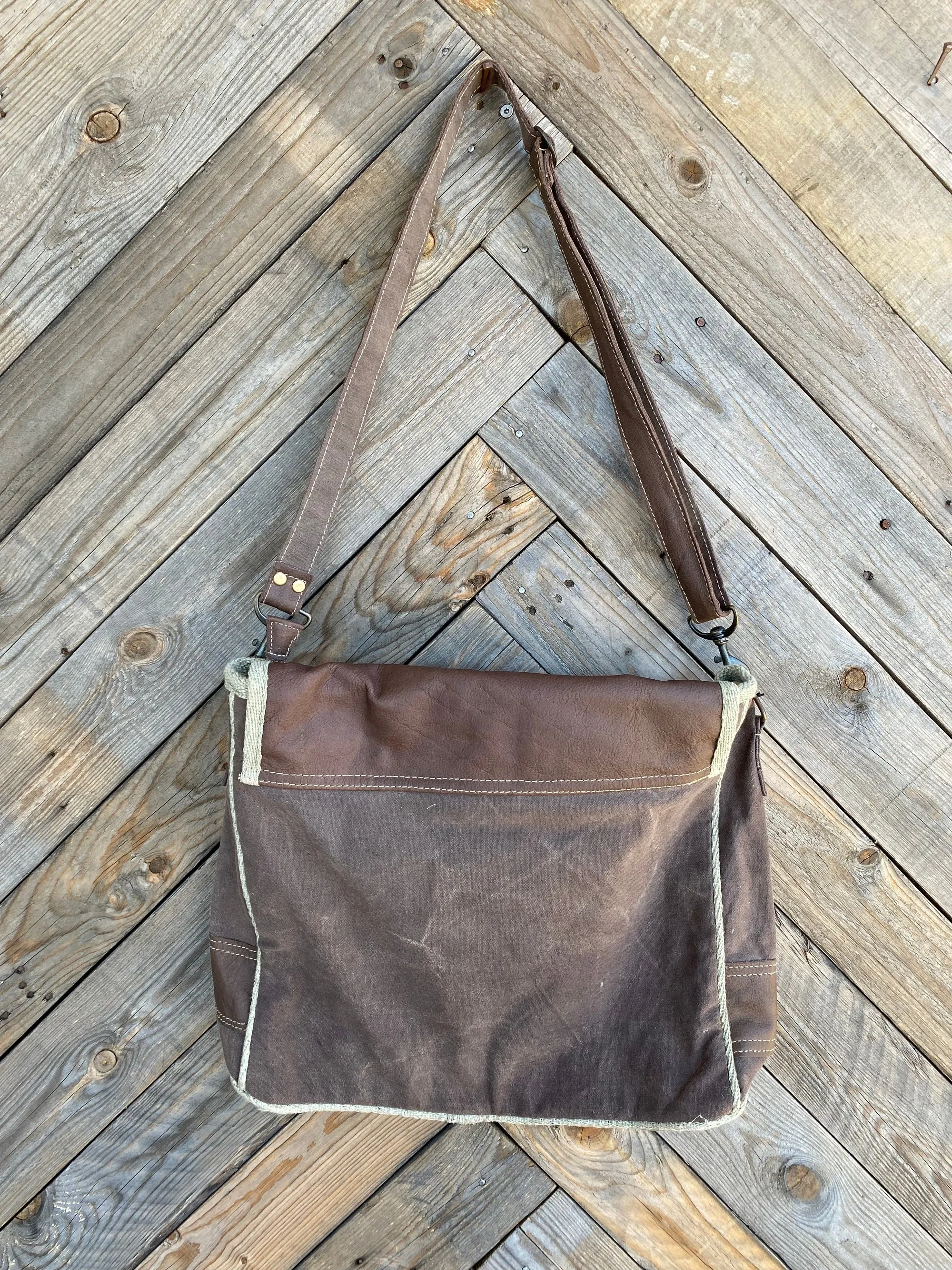 Myra Eutony Messenger Bag