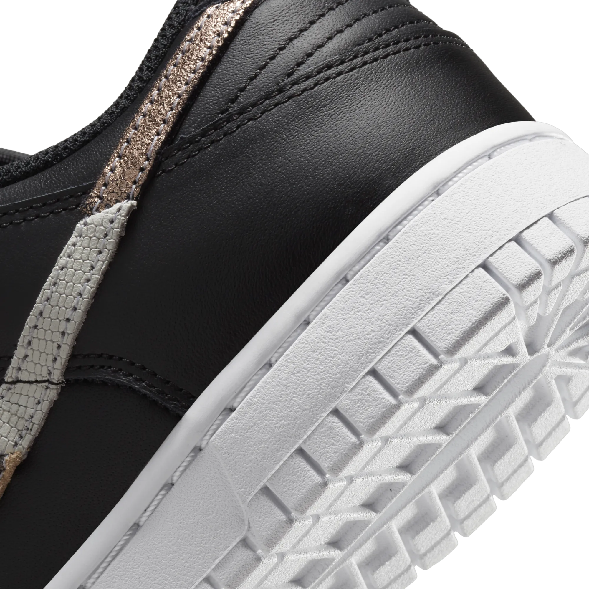 WOMEN'S NIKE DUNK LOW SE